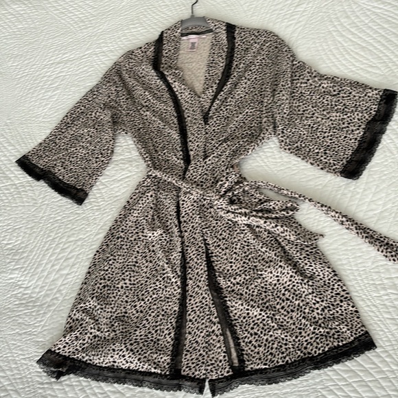 Victoria's Secret Heavenly Printed Modal Robe with Lace Trim XS / S women’s pj - Picture 5 of 15